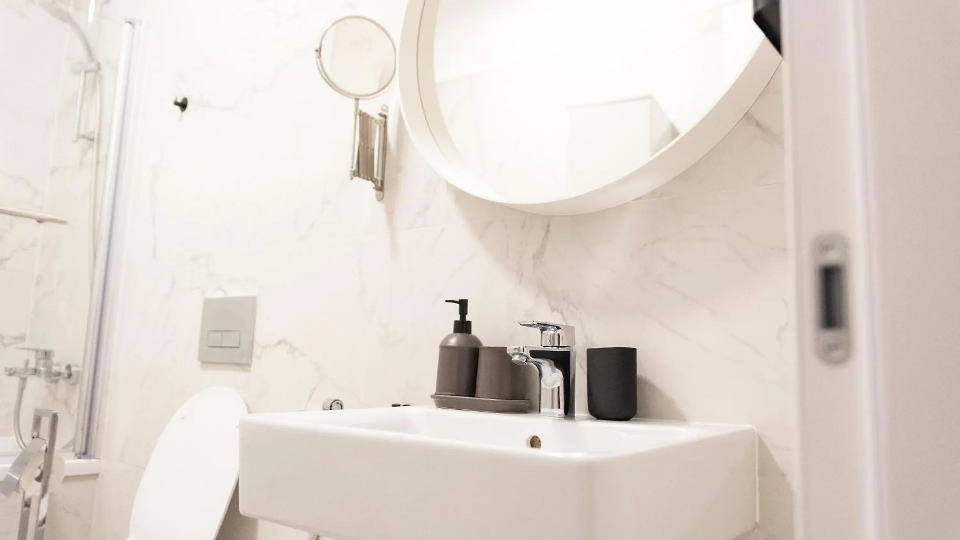 Luxury Brand New Win Herastrau Bucarest Apartamento